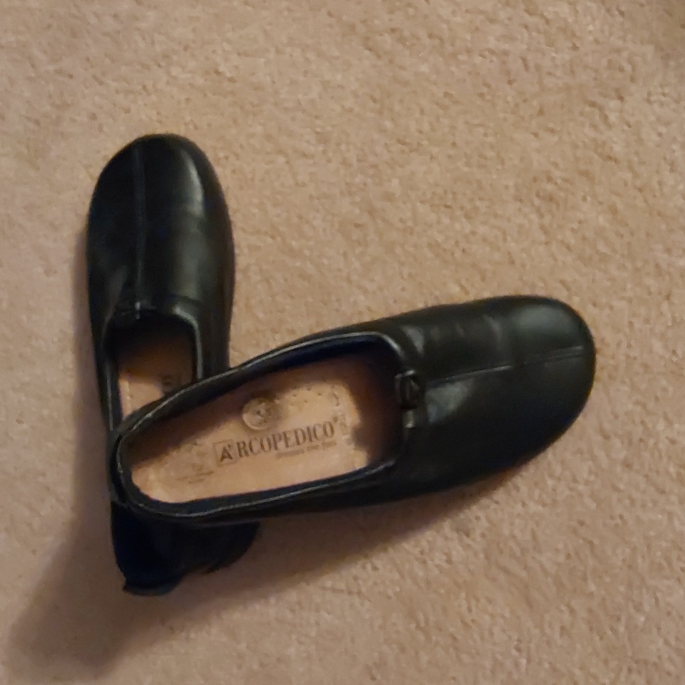 Arcopedico Women's Black Flats